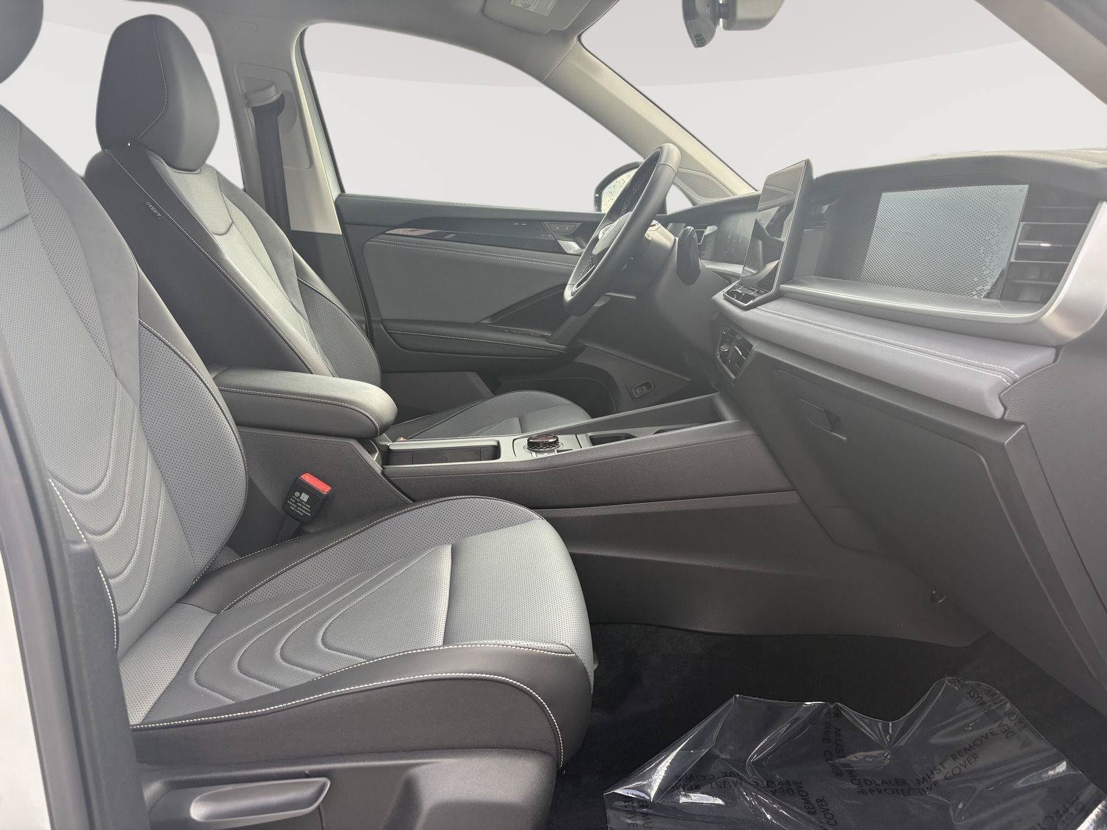 Certified 2025 Volkswagen Tiguan SE AWD/4WD image 10
