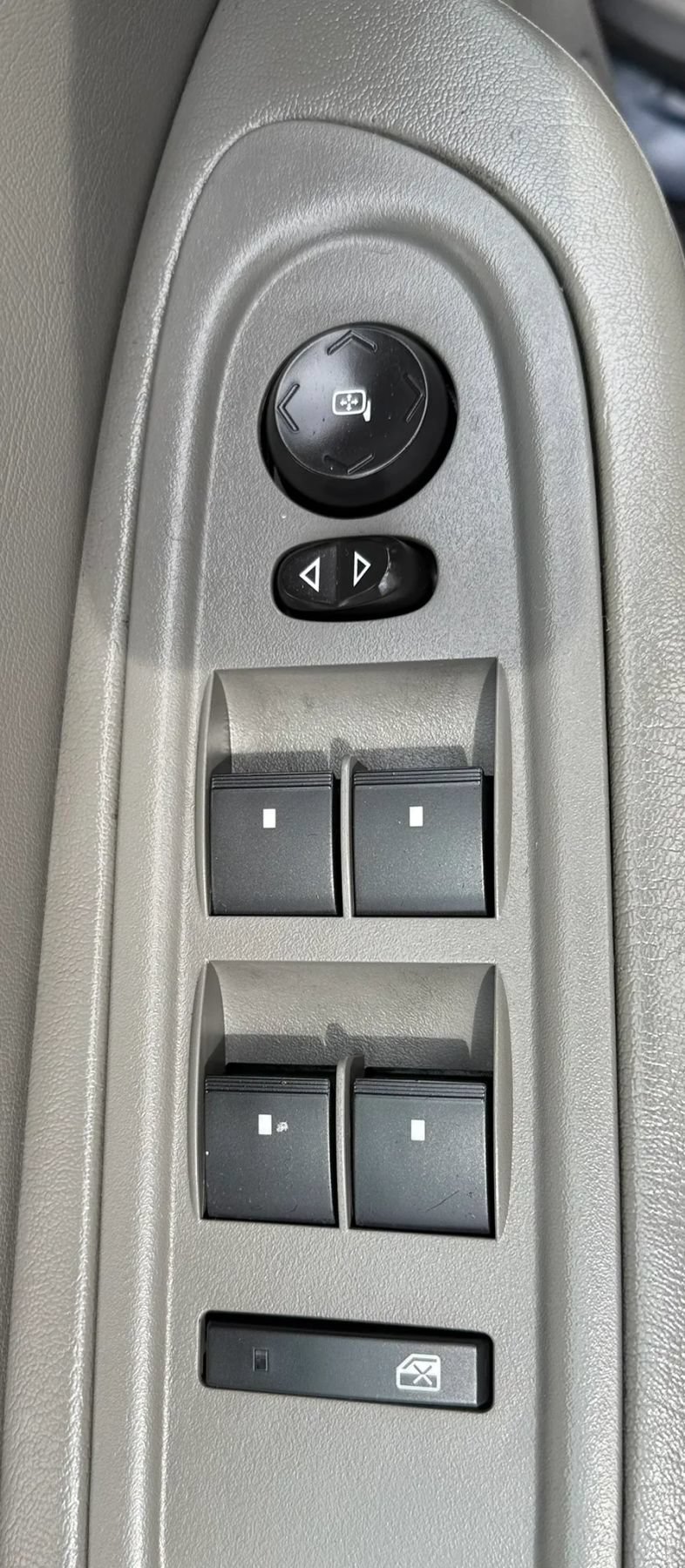 Used 2015 Chevrolet Traverse LS FWD image 21