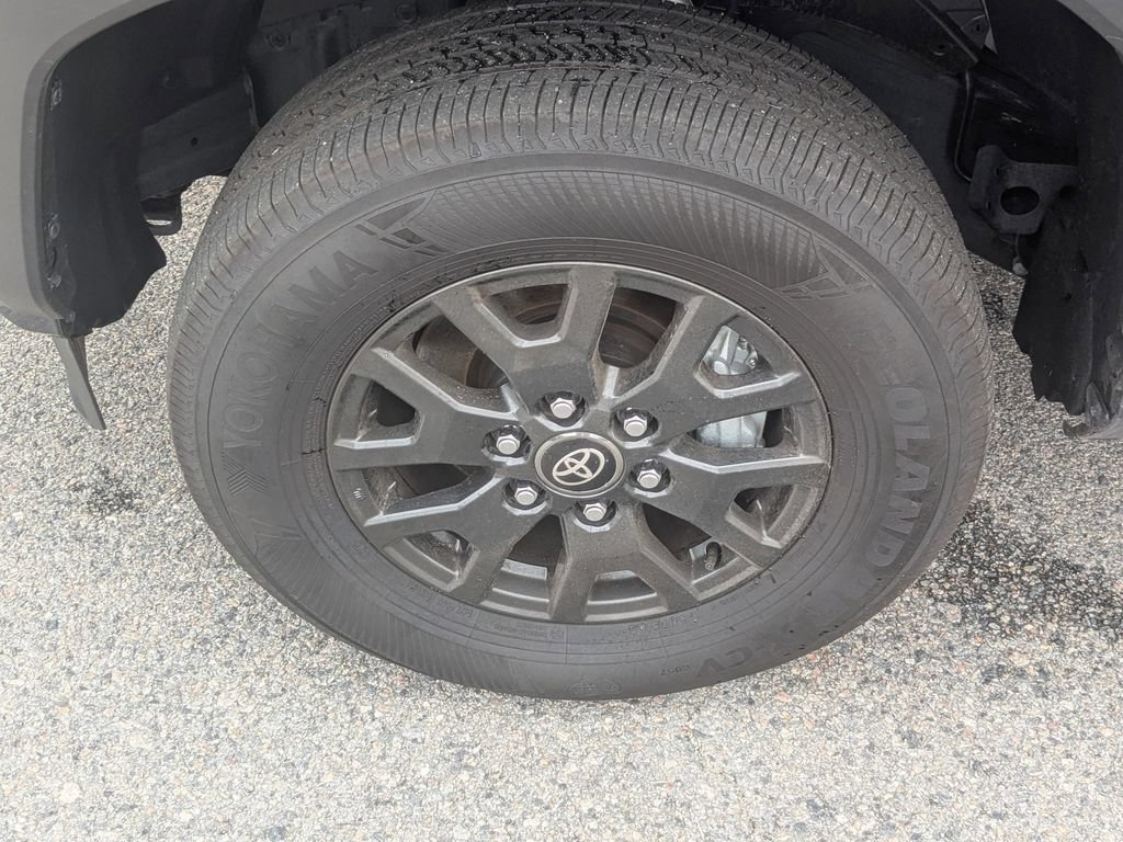 Used 2025 Toyota 4Runner SR5 AWD/4WD image 9