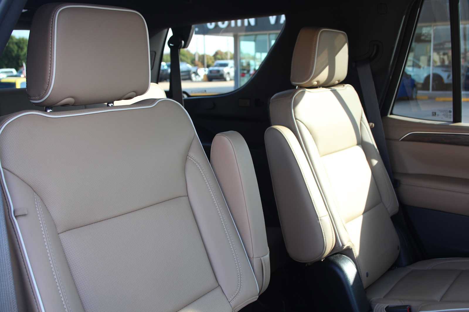 Used 2023 Chevrolet Tahoe Premier AWD/4WD image 24