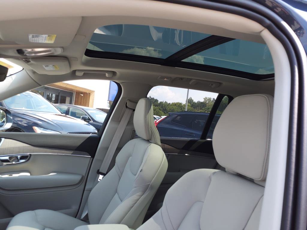 Certified 2025 Volvo XC90 T8 Plus w/ Protection Package image 10