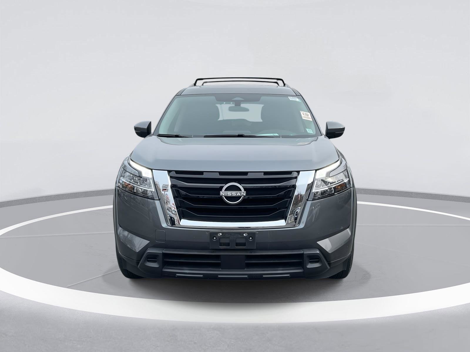 Used 2022 Nissan Pathfinder SV w/ SV Premium Package image 2