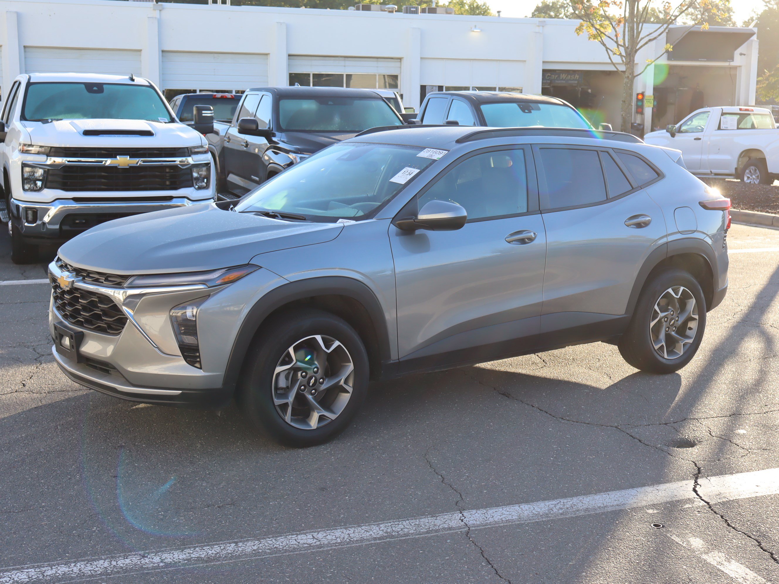 Used 2025 Chevrolet Trax LT FWD image 15