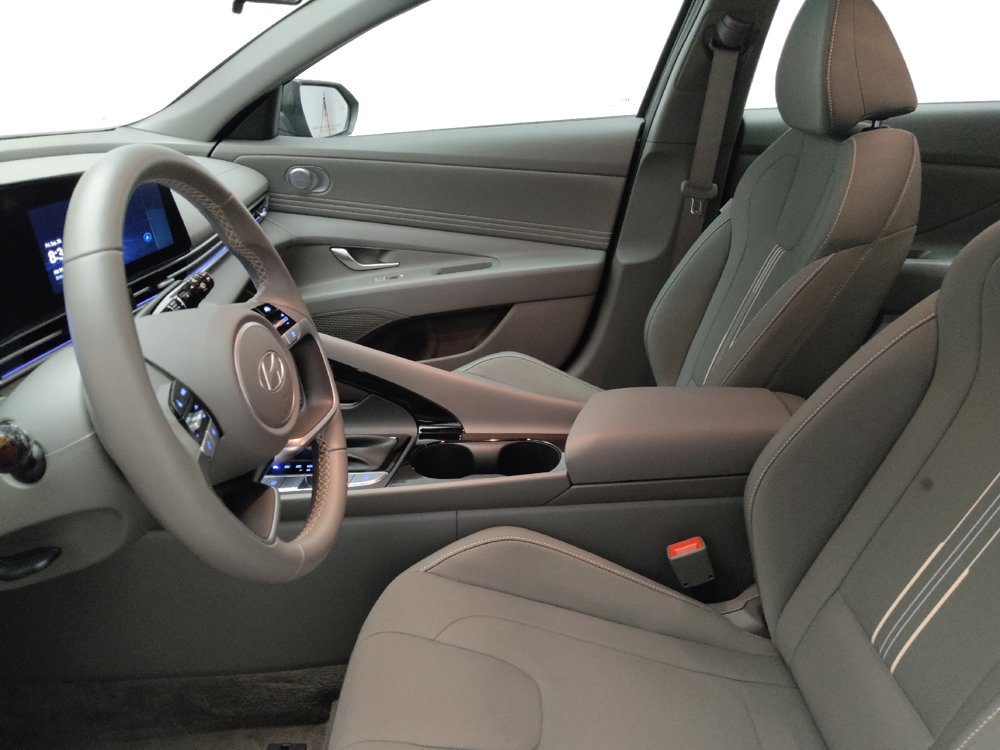 Used 2025 Hyundai Elantra SEL FWD image 17