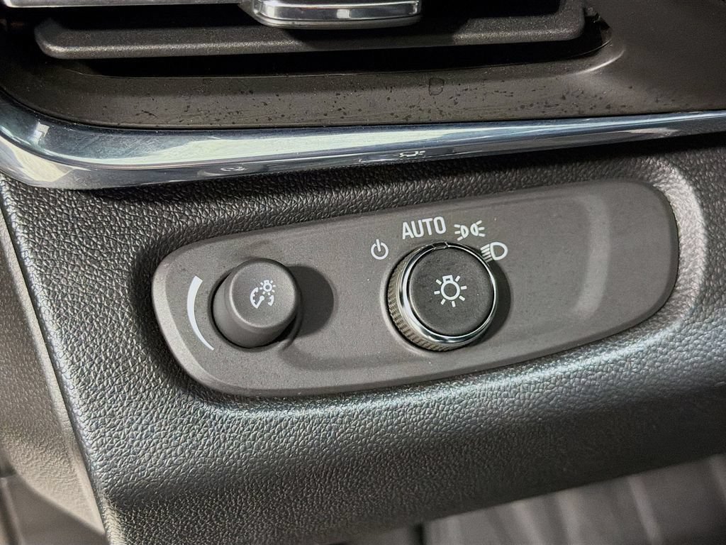 Used 2025 Buick Envista Preferred w/ Convenience I Package FWD image 17