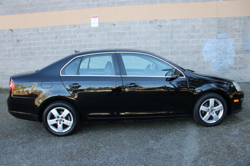 Used 2009 Volkswagen Jetta SE FWD image 13
