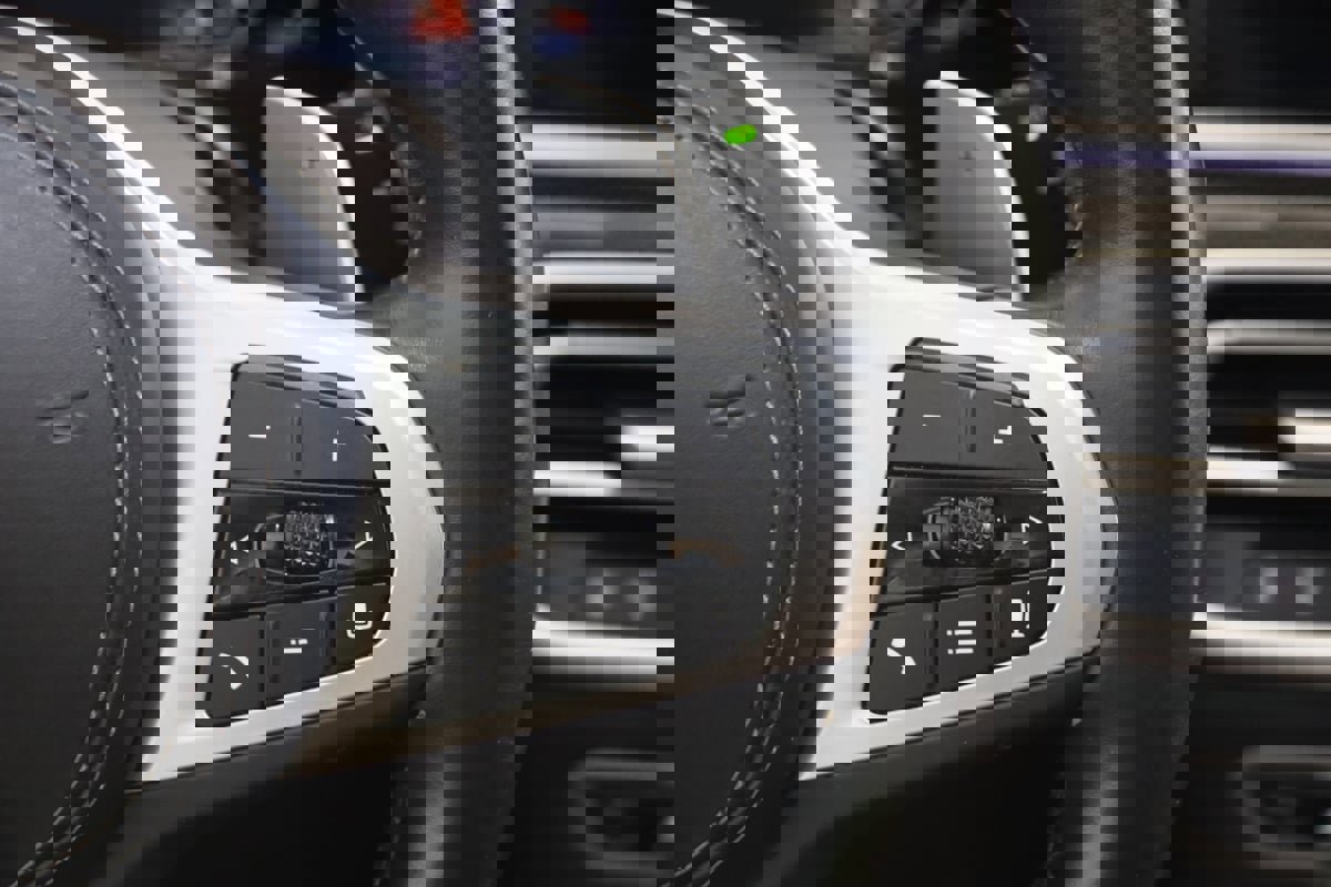 Used 2023 BMW X5 M50i w/ Executive Package image 40