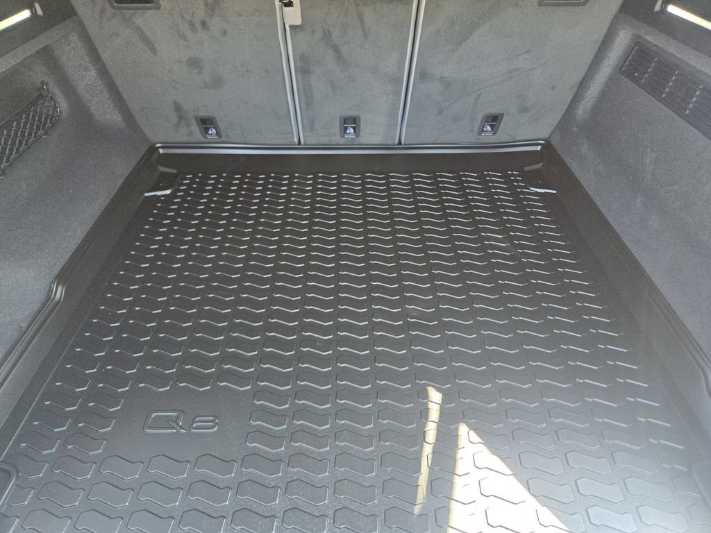 New 2026 Audi SQ8 Premium Plus AWD/4WD image 36