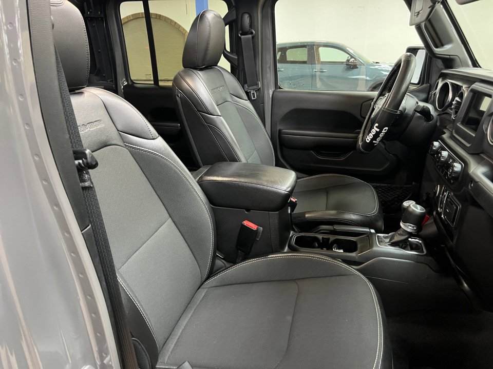 Used 2021 Jeep Gladiator Sport image 32