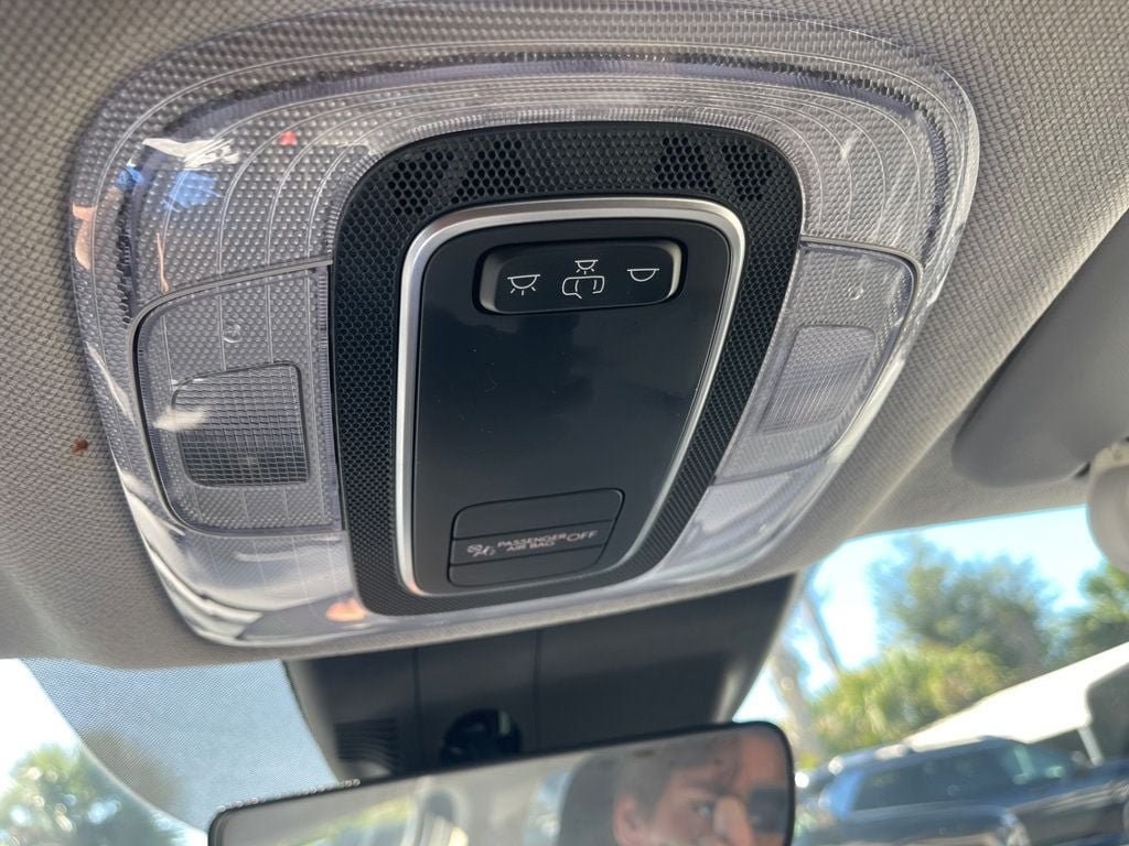 Used 2025 Hyundai Elantra SE FWD image 21