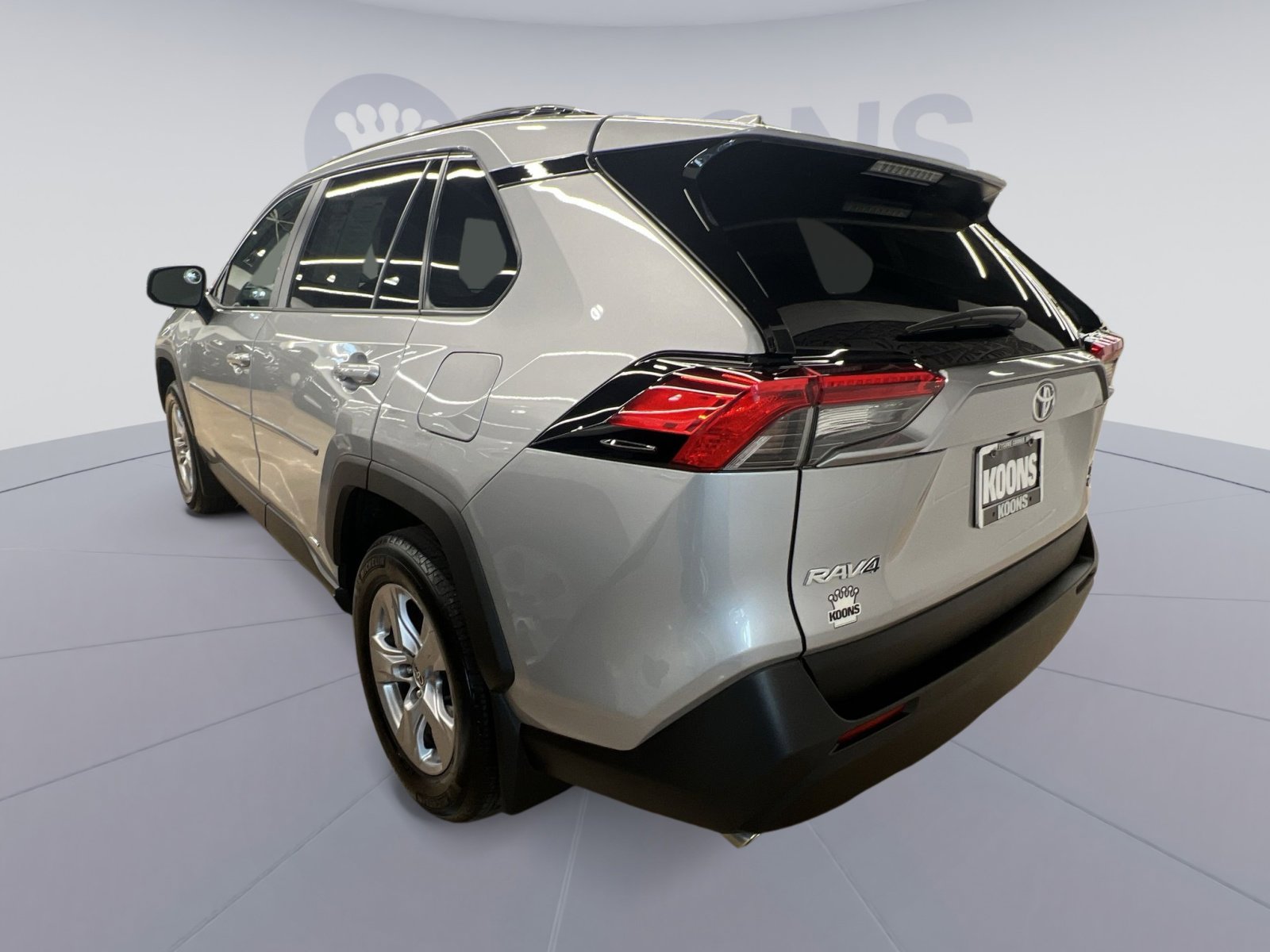 Used 2025 Toyota RAV4 XLE w/ Convenience Package image 2