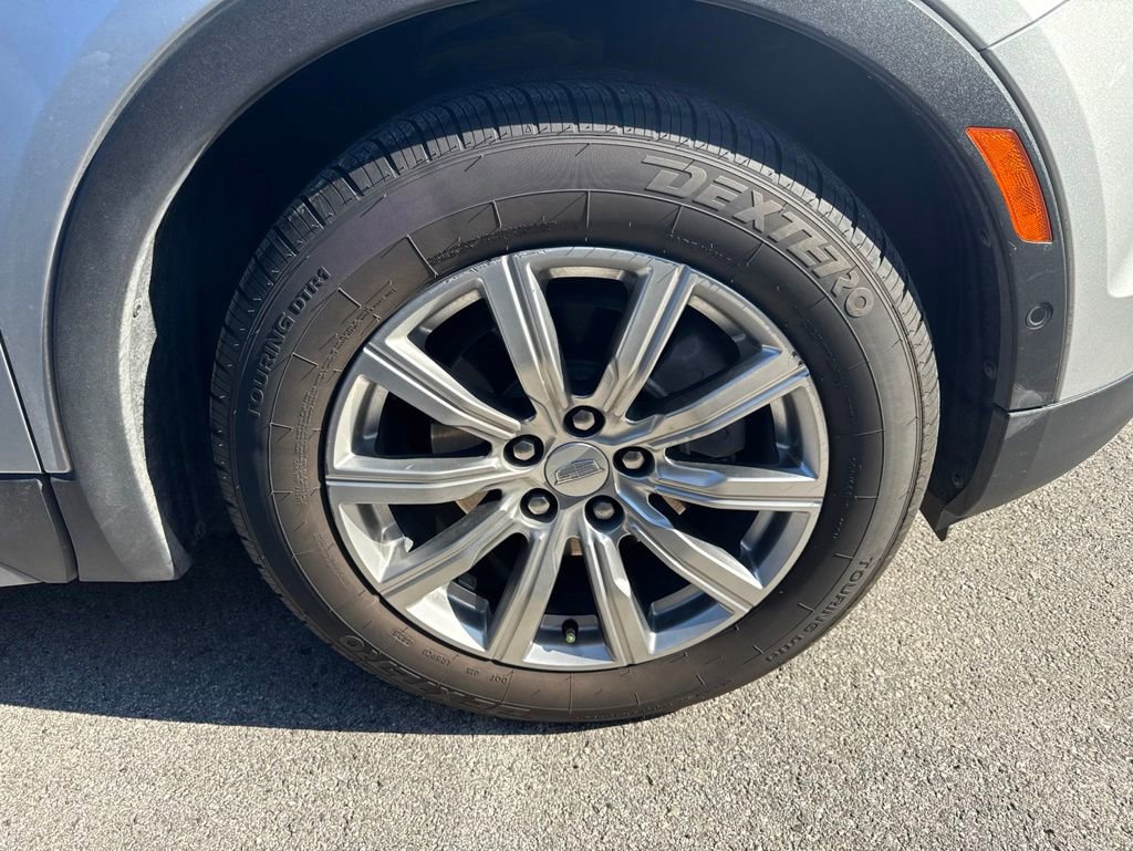 Used 2022 Cadillac XT4 Premium Luxury w/ Enhanced Visibility Package FWD image 3
