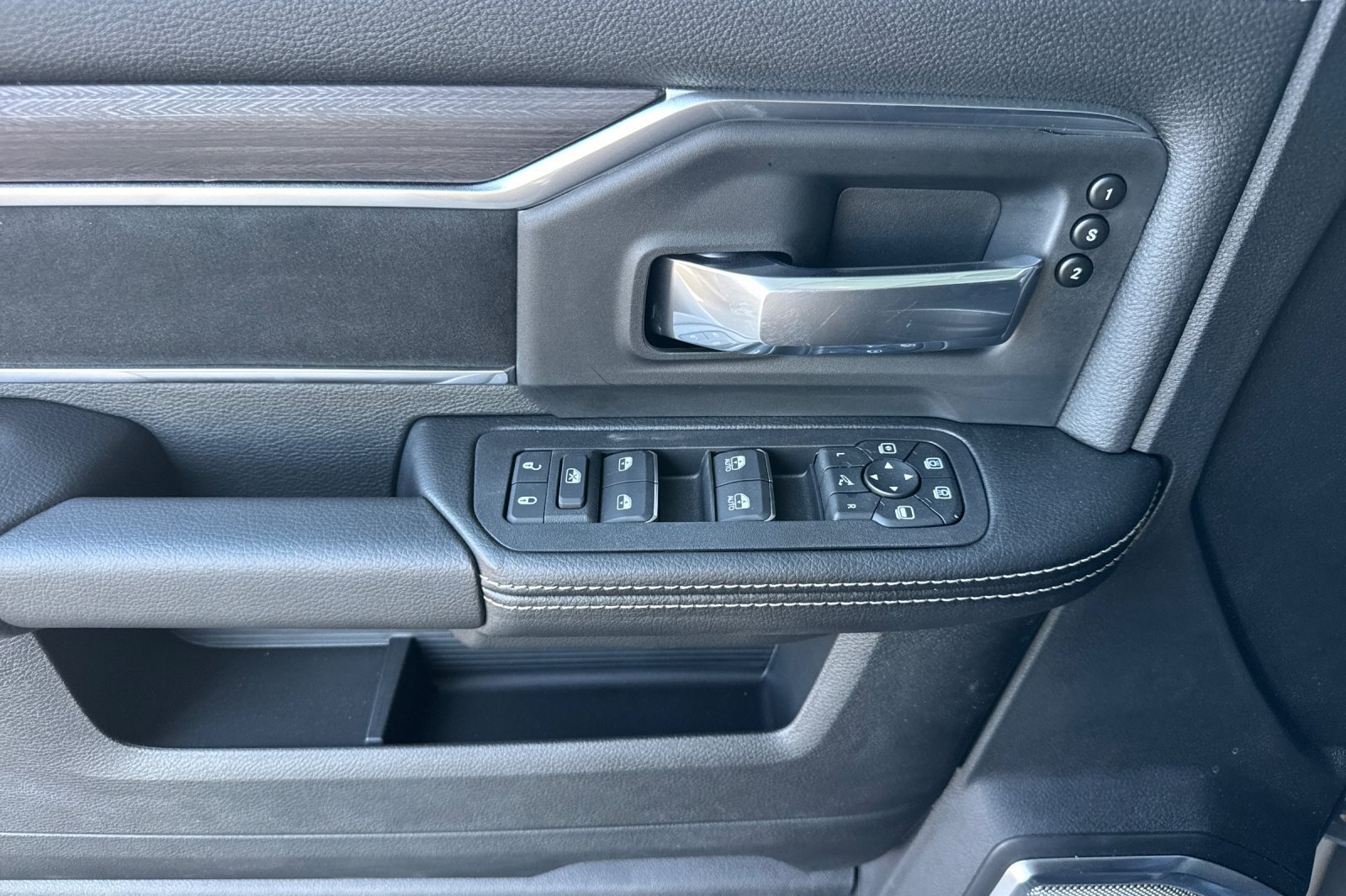 New 2026 RAM 3500 Laramie AWD/4WD image 10