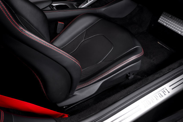 Certified 2020 Ferrari Portofino RWD image 59