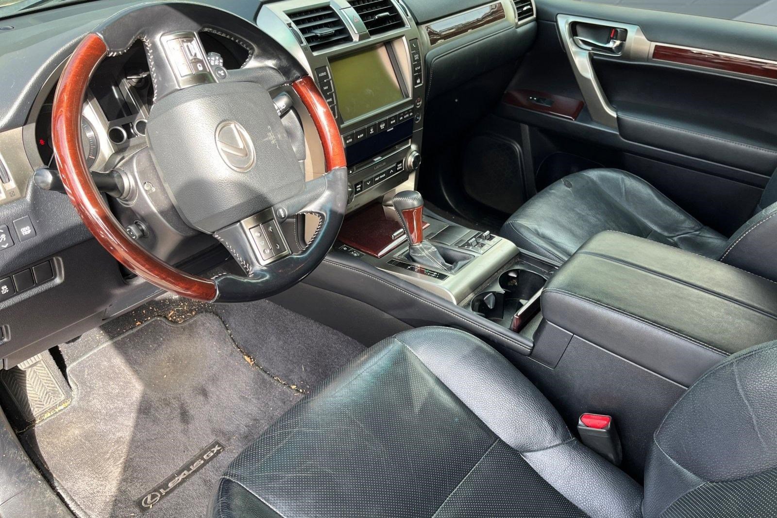 Used 2015 Lexus GX 460 w/ Premium Package image 3