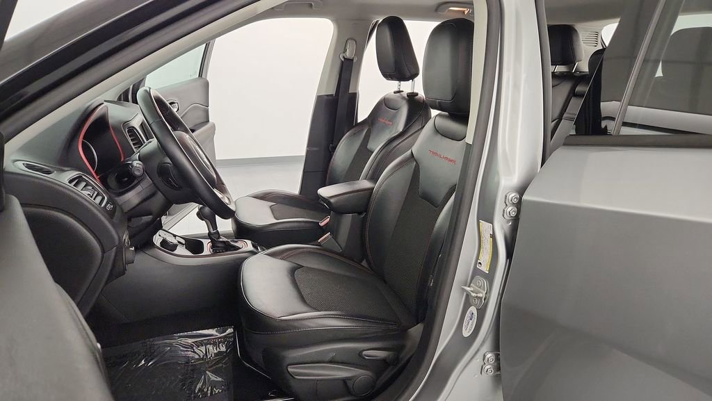 Used 2019 Jeep Compass Trailhawk w/ Cold Weather Group AWD/4WD image 14