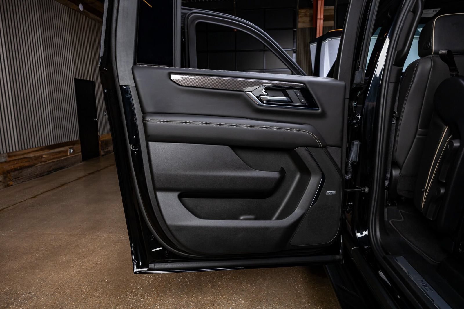 Used 2025 GMC Yukon XL Elevation AWD/4WD image 43