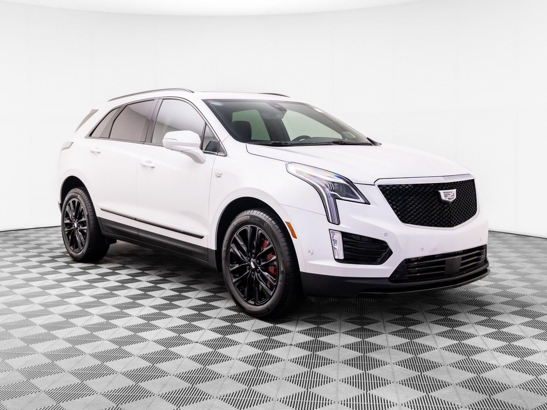 Certified 2026 Cadillac XT5 Sportv w/ LPO, Onyx Lite Package AWD/4WD image 9
