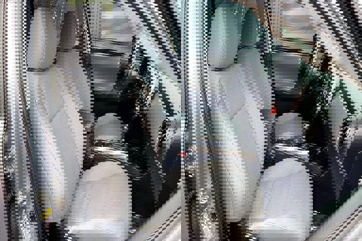 Used 2017 Toyota Tacoma SR5 w/ Tow Package image 7