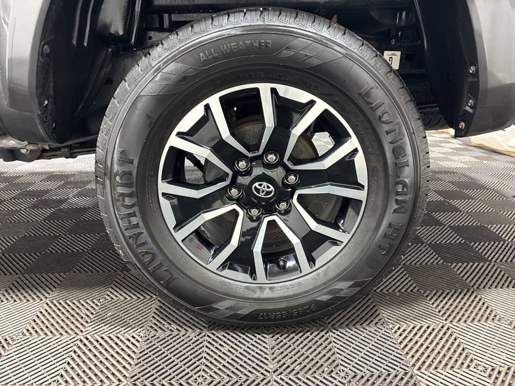 Used 2022 Toyota Tacoma TRD Sport w/ Technology Package image 33
