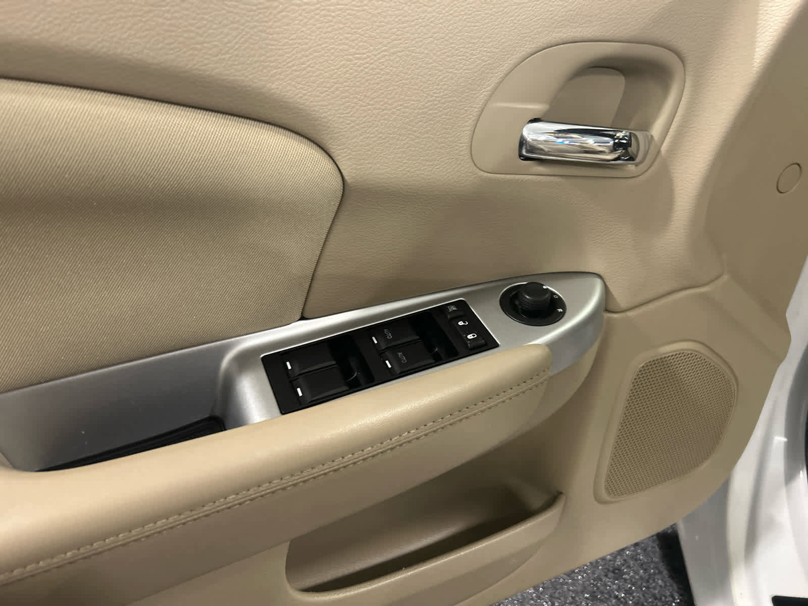 Used 2011 Chrysler 200 Touring w/ Cold Weather Group image 12