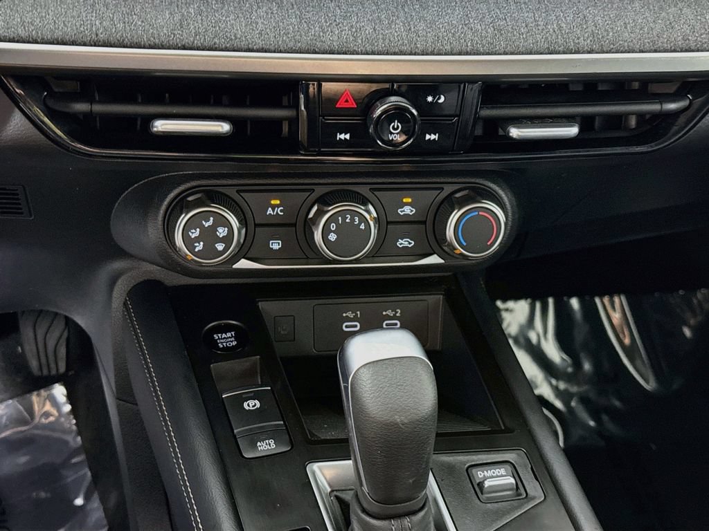 Certified 2025 Nissan Kicks SV AWD/4WD image 10