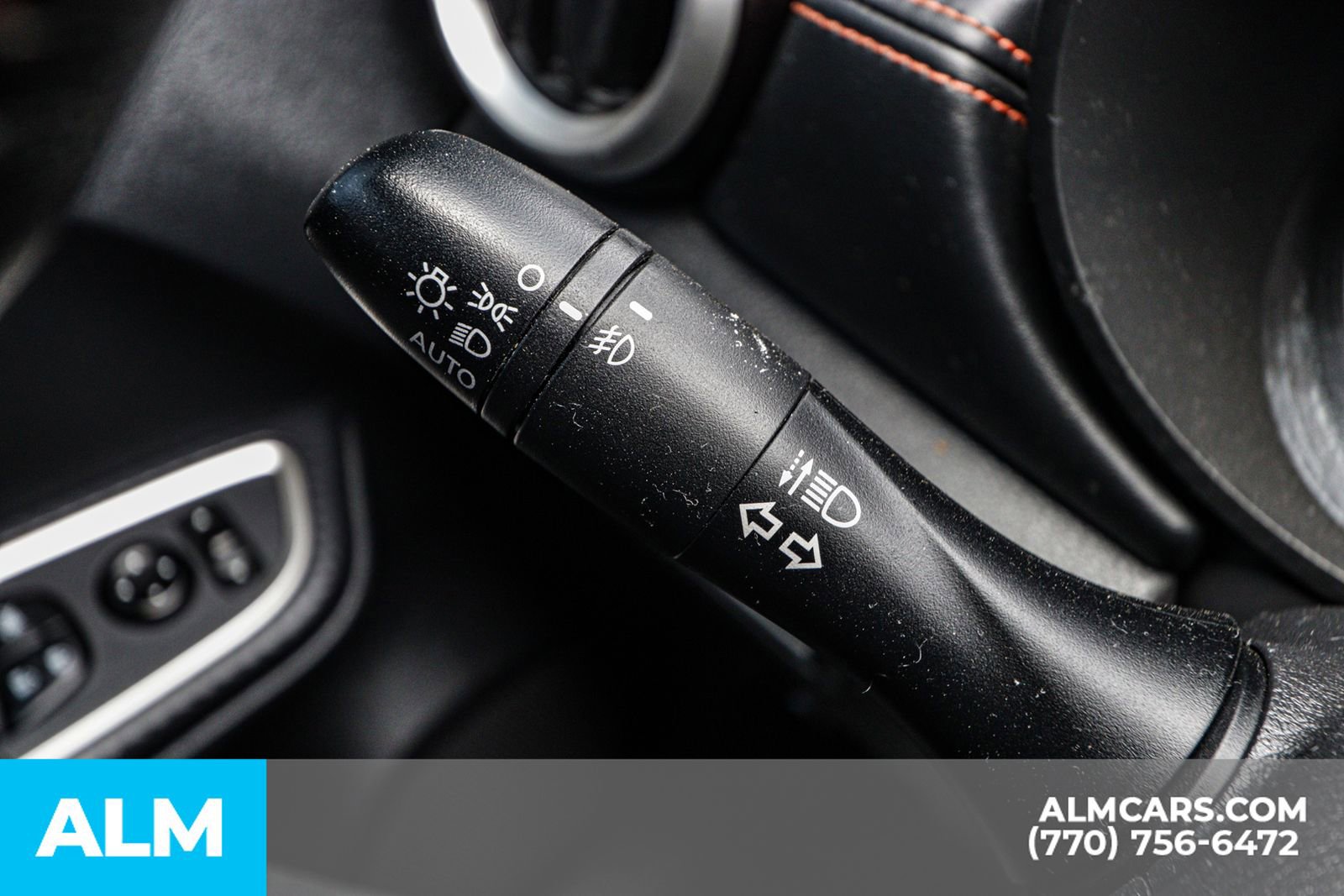 Used 2020 Nissan Versa SR w/ Convenience Package image 34