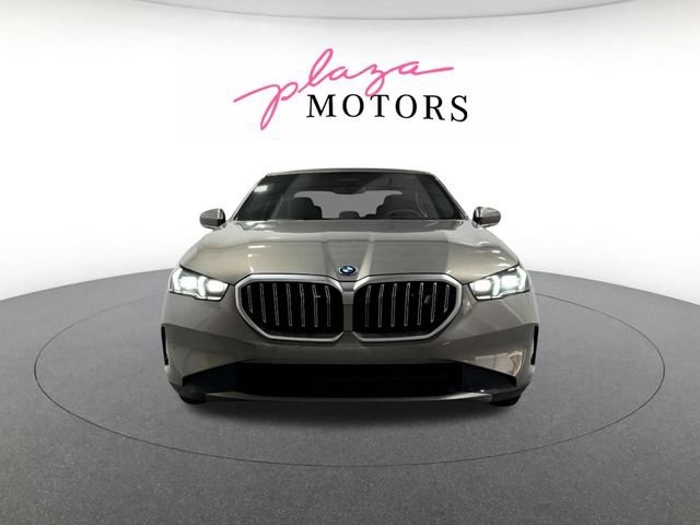 Certified 2026 BMW i5 eDrive40 w/ Premium Package AWD/4WD image 3