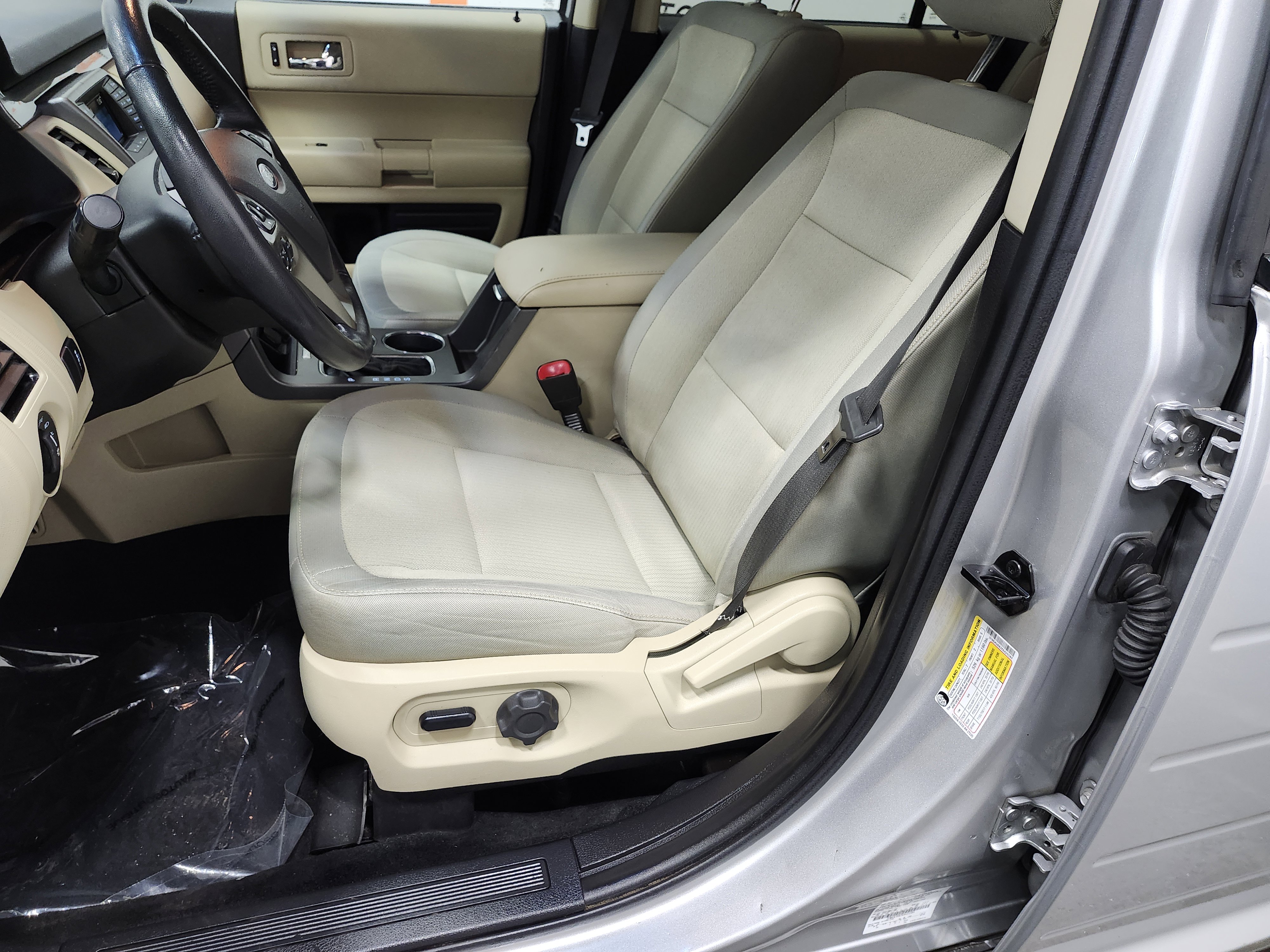 Used 2019 Ford Flex SE image 21