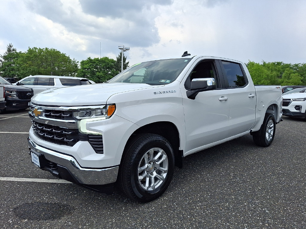 Used 2023 Chevrolet Silverado 1500 LT AWD/4WD image 3