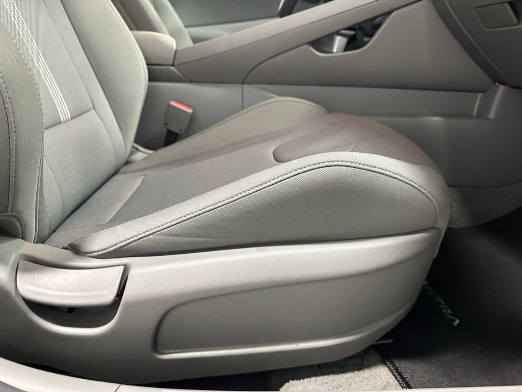 Used 2025 Hyundai Elantra SE image 52