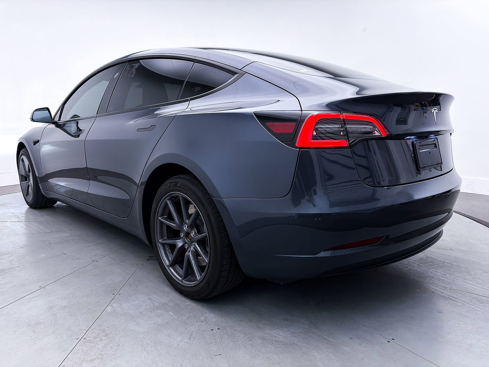 Used 2023 Tesla Model 3 Standard Range image 12