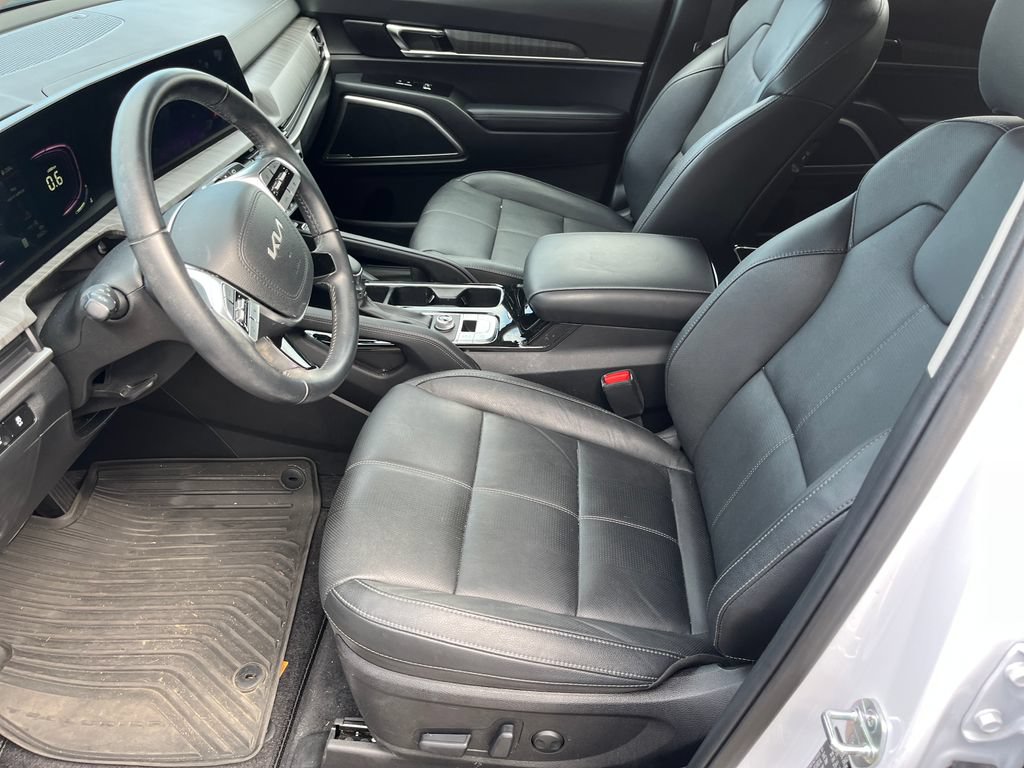 Used 2024 Kia Telluride EX w/ EX Captain's Chair Package FWD image 12