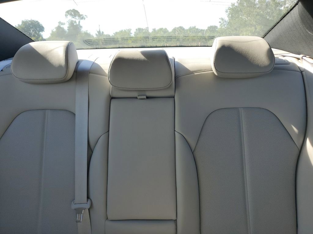 Used 2023 Genesis G70 2.0T image 13