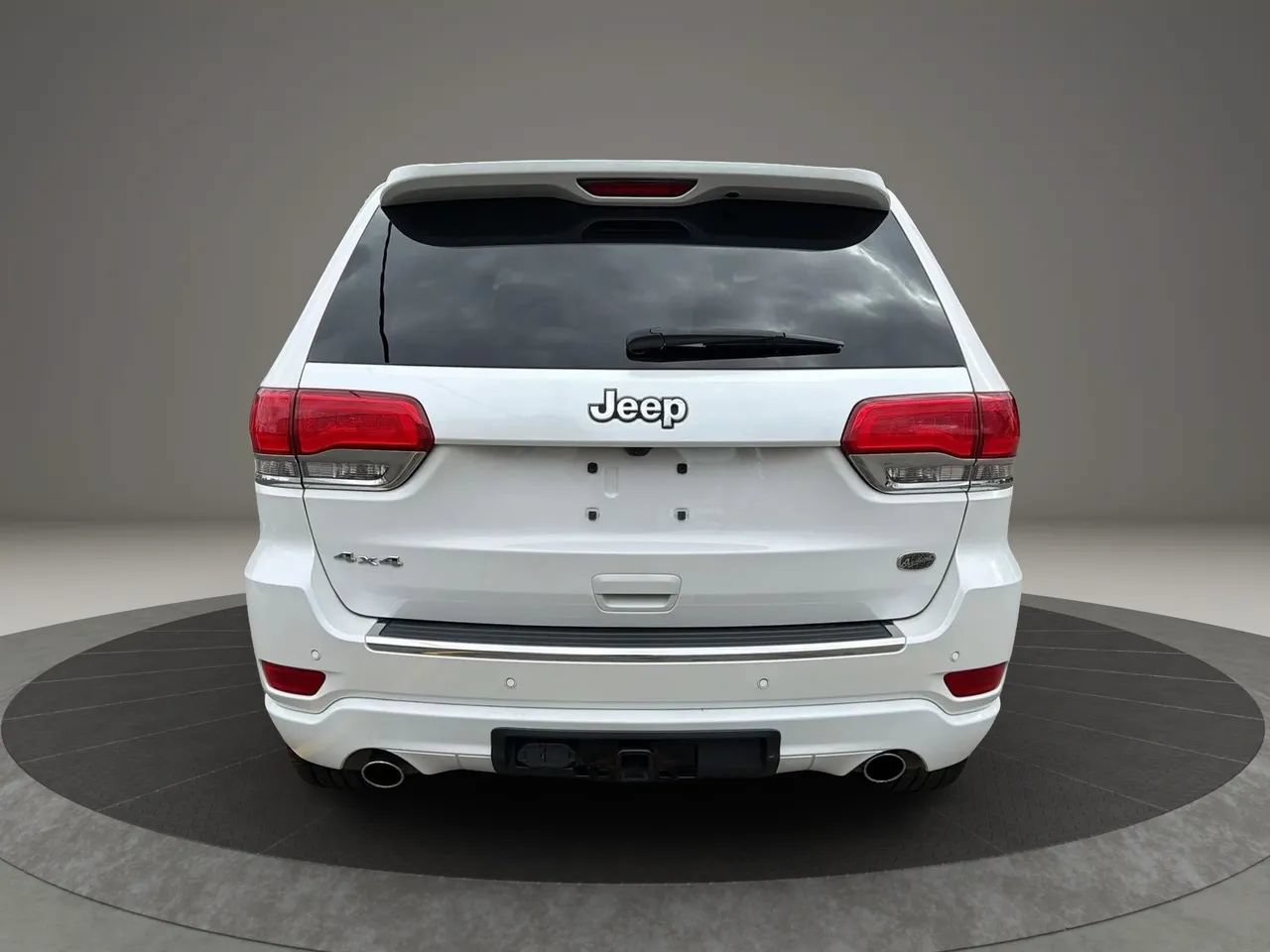 Used 2017 Jeep Grand Cherokee Overland w/ Jeep Active Safety Group AWD/4WD image 6