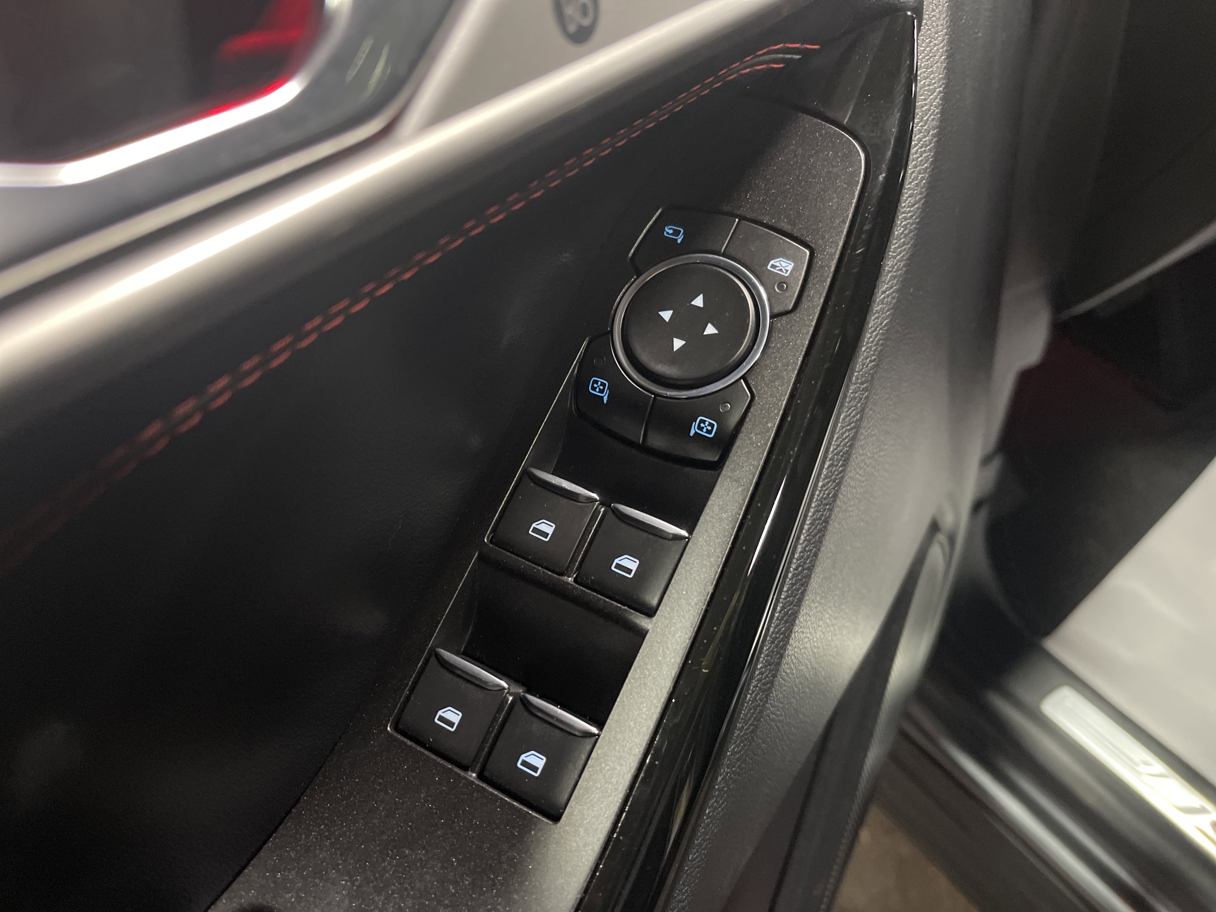 Used 2022 Ford Explorer ST-Line image 8