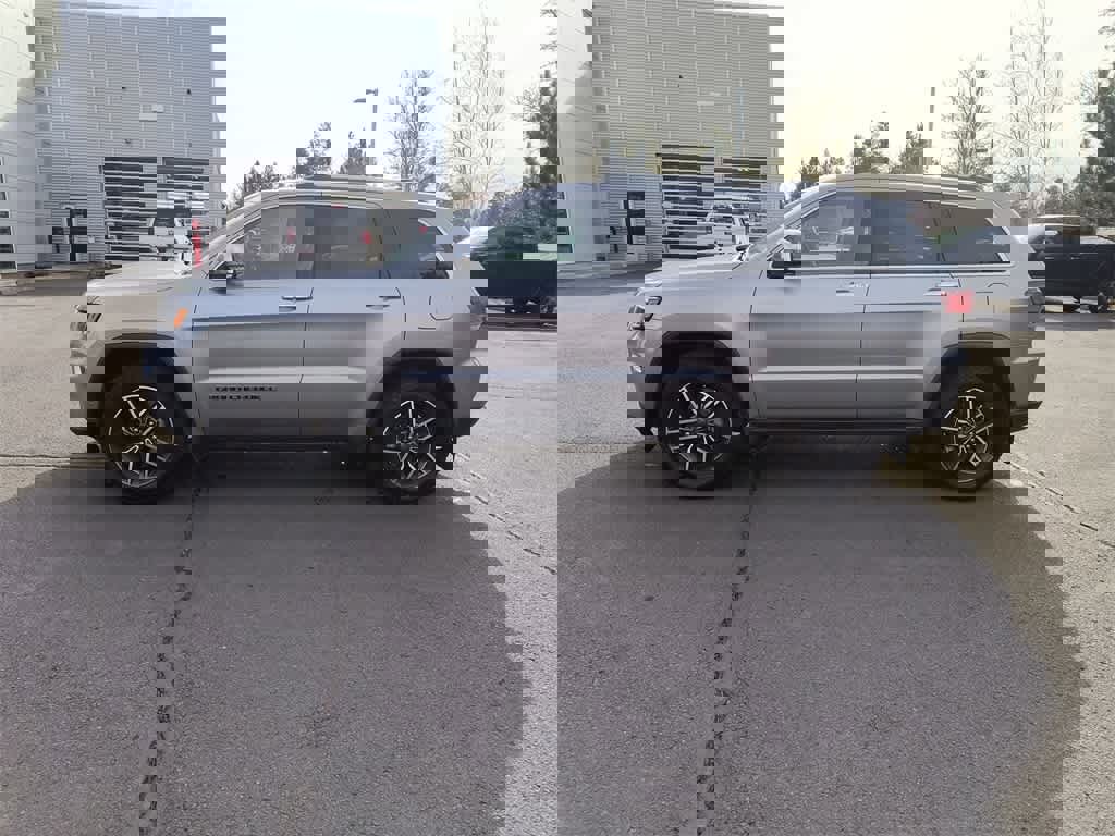 Used 2021 Jeep Grand Cherokee Limited w/ Premium Lighting Group image 3