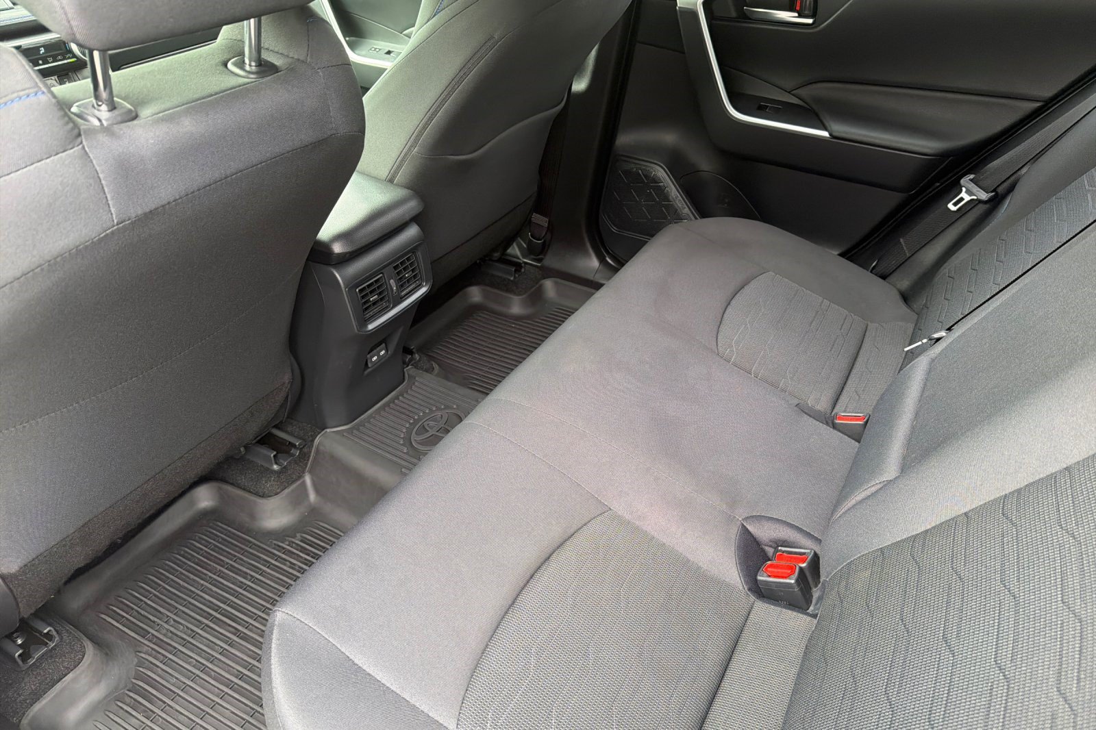 Used 2023 Toyota RAV4 SE w/ Convenience Package AWD/4WD image 15