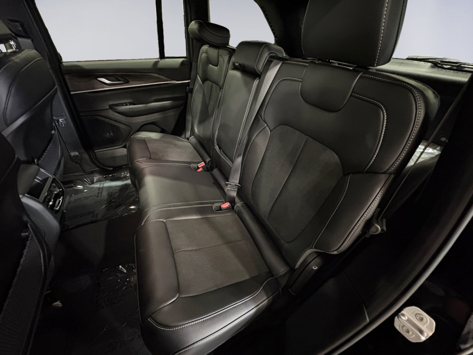 New 2027 Jeep Grand Cherokee Altitude AWD/4WD image 13