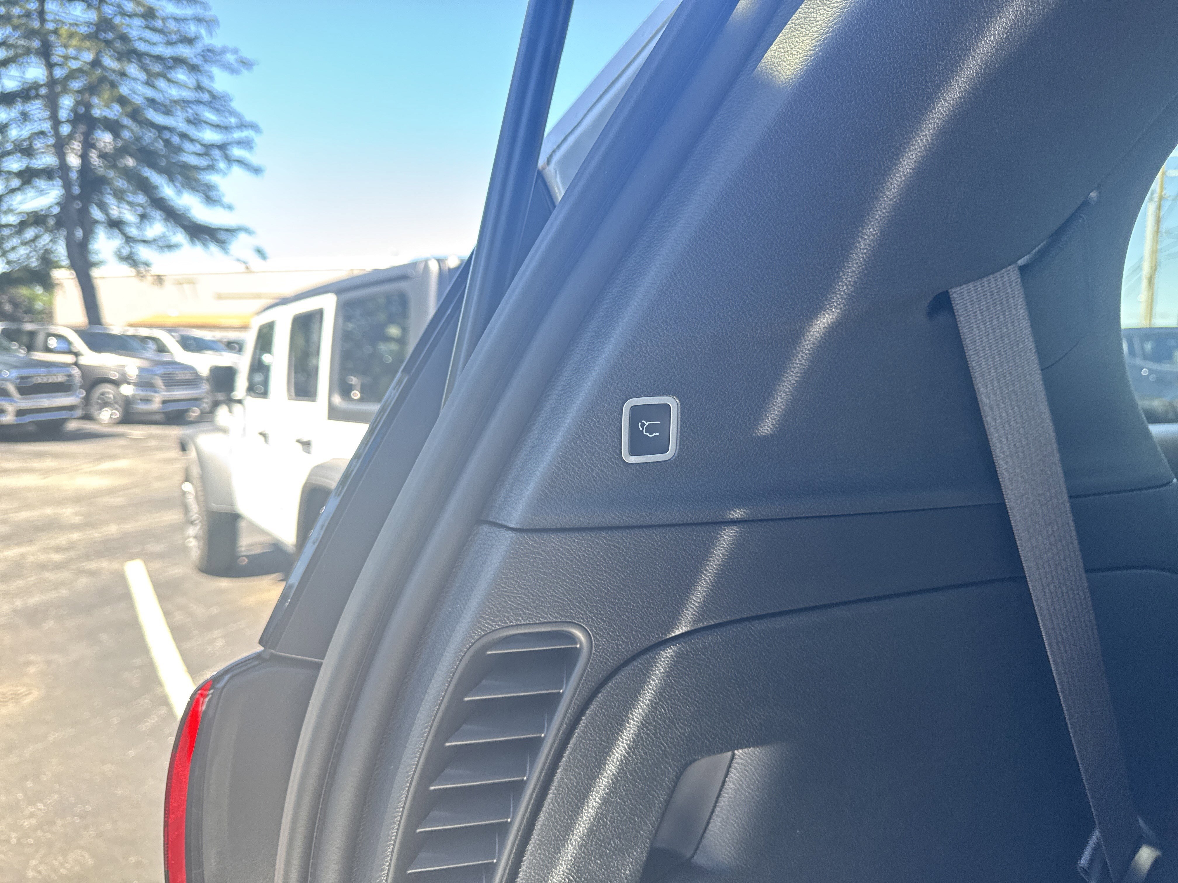 New 2026 Chrysler Voyager LX image 10