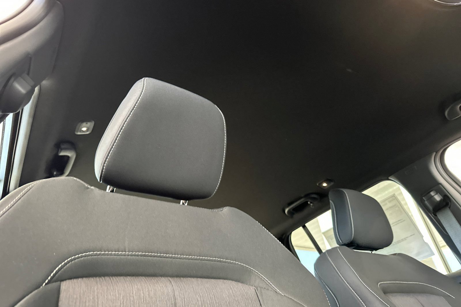 New 2025 Jeep Grand Cherokee Laredo w/ Luxury Tech Group I RWD image 18