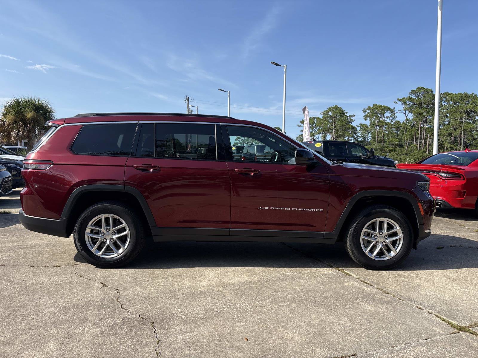 Certified 2024 Jeep Grand Cherokee L Laredo w/ Trailer Tow Package AWD/4WD image 2