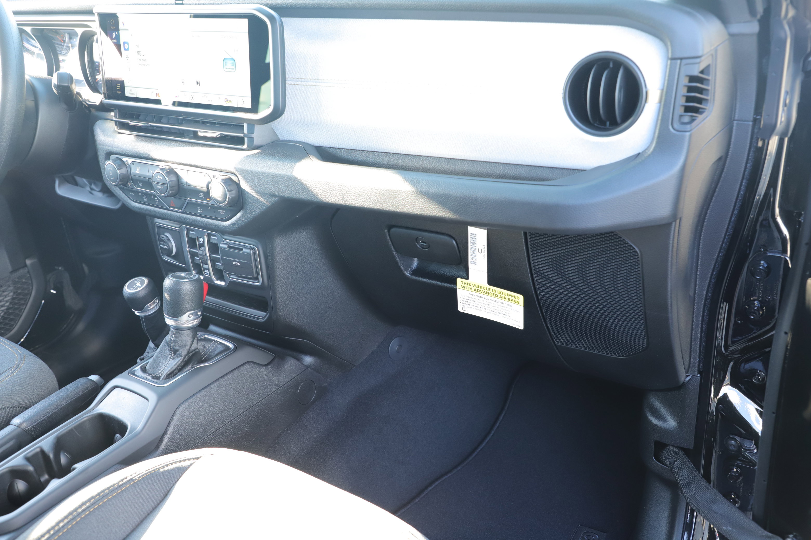 New 2025 Jeep Gladiator Sport image 25