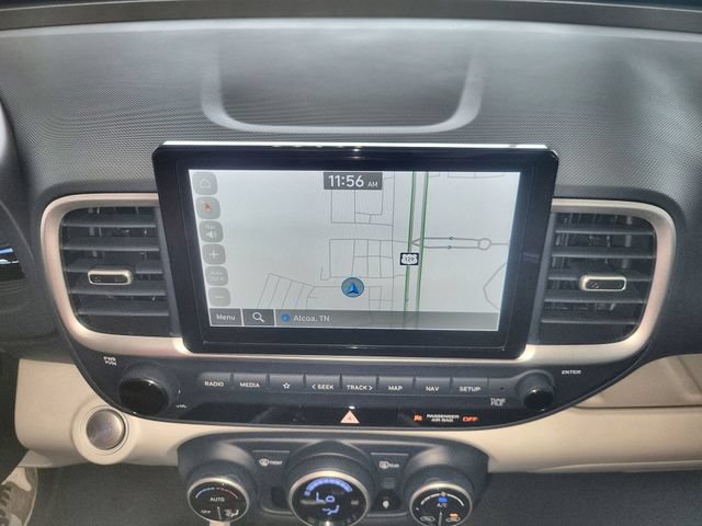 Used 2025 Hyundai Venue Limited FWD image 18