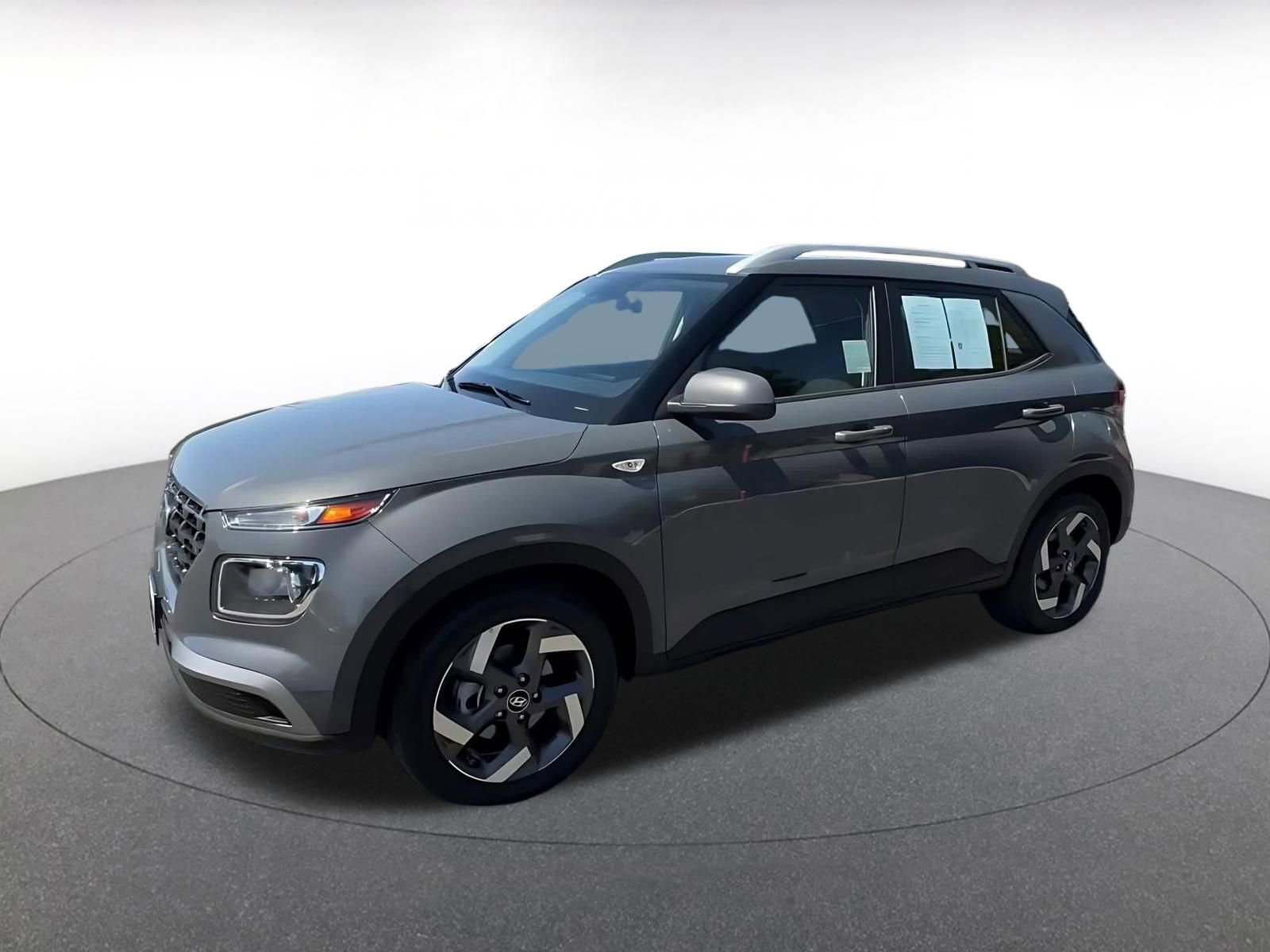 Used 2025 Hyundai Venue SEL FWD image 8