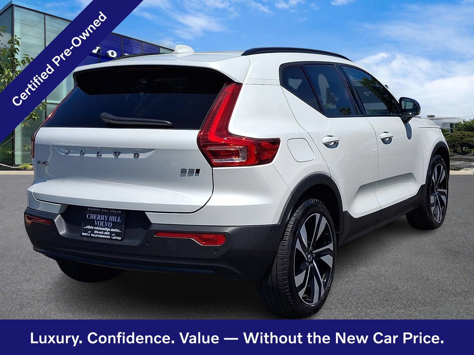 Certified 2025 Volvo XC40 B5 Ultra AWD/4WD image 7