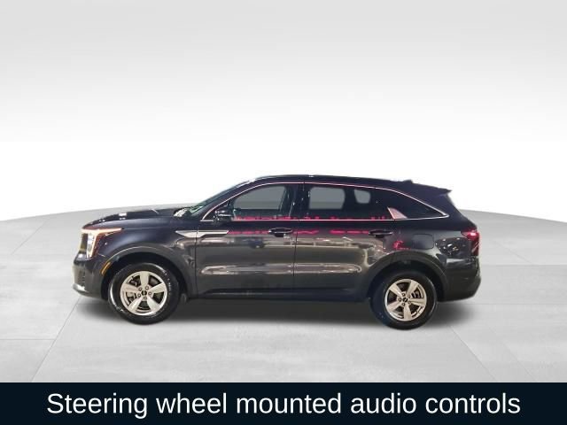 Used 2025 Kia Sorento LX image 2