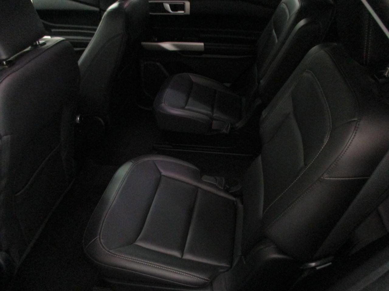 Used 2023 Ford Explorer XLT w/ Equipment Group 202A image 10