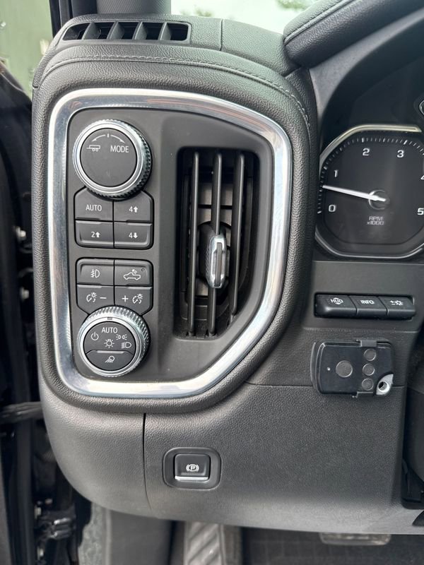 Used 2021 GMC Sierra 2500 Denali w/ Denali Black Diamond Edition AWD/4WD image 16