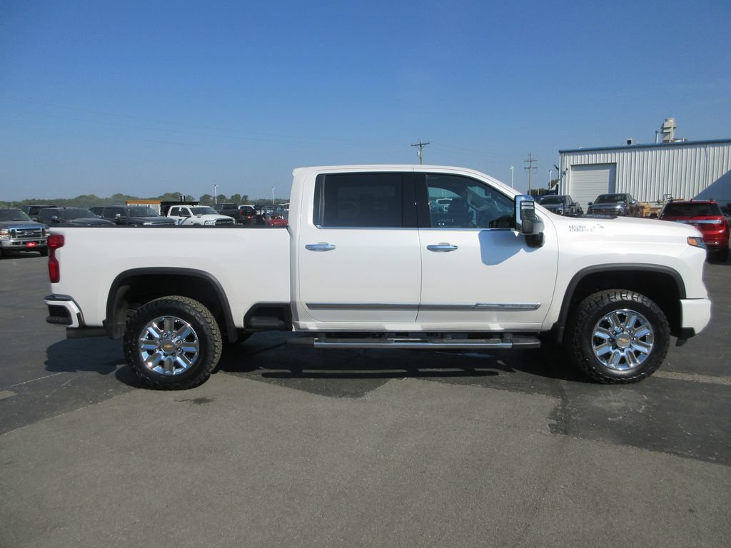 Certified 2024 Chevrolet Silverado 2500 High Country w/ High Country Premium Package AWD/4WD image 5
